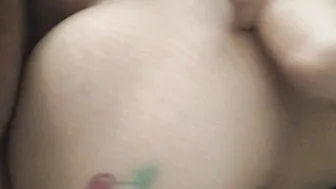 GIMIENDO DE PLACER LE ENCANTA LA VERGA.