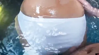 Amateur eighteen lovers babe sex into the pool She is chinese he