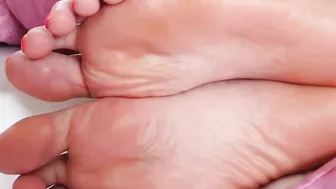 Ignoring Beauty Footplay Creampie