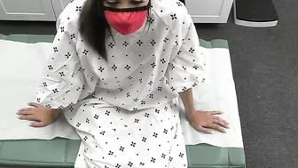 Adorable oriental Sports Teenie Madi Laine Needs Doctors Attention