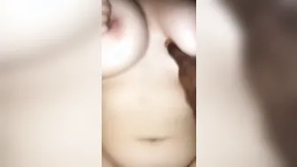 Cette Chienne Au Boobies énorme Avait Beaucoup Trop Faim
