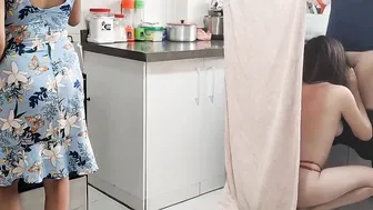 I nailed my niece while my sister is cooking and she does
