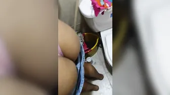 جينا من سوق انا وصاحبتي وهي تسخن عليا فاش دخلنا لدار