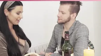 Fuckboy convinces cougar from France to banged SNAP-SCREWED.com