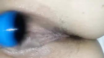 Dripping Snatch gets off with Vibrator