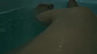 Juicy Bimbo Takes a Bath Tub