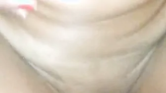سكرتيرة سورية بيضاء ناصعة تتعرى و تمارس سكس الأغراء في مكتب مديرها ب كندا