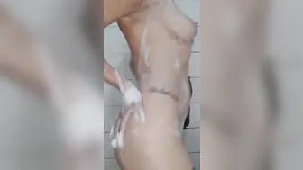 Pendeja Caliente Se Toca y Baila En La Ducha