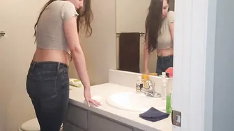 Kyra Farting inside Jeans