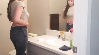 Kyra Farting inside Jeans