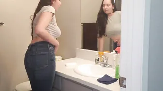 Kyra Farting inside Jeans
