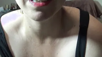 Vends-ta-culotte - point of view - Stepmother shows her jugs and cunt