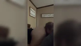 Huge Booty Hotwife Let’s Neighbors come over to Eat that Peach