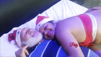 Mama noels teenagers fucks with santa claus on christmas night and the older man forgets