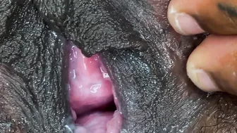 @GoldenEbonii CRAZY HOT CLOSE UP Creamy Snatch Stretched 4K