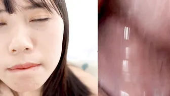 彼女は非常にクローズアップショットでクリトリスを小刻みに動かします！