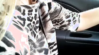 Masturbation inside the vehicle while driving inside Rome