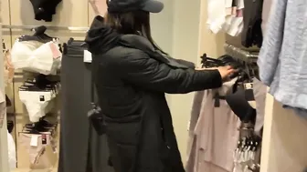 A Blow Job for Dress right into a Fitting Room
