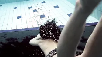 Loris Licicia Bouncing her Hooters Underwater