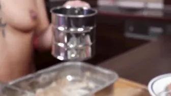 Petite cougar Arlenne Fucks While Her Cake Was Baking