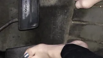 Pumping porn video – PEDAL PUMPING MERMAID FOOT