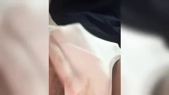 【素人動画】撮る前から濡れちゃった…濡れ濡れパンツに染みを作りながらオナニーする田舎女