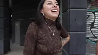 Street Pickup with an Voluptuous Cutie. Pretties also Boned