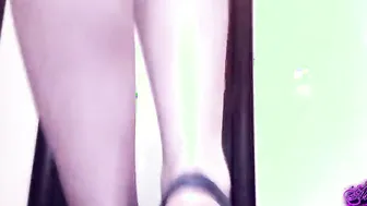 Gf into sandals grind the dick with the sole on the milking