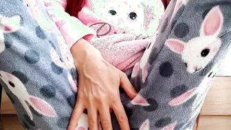chinese Thin Teens Masturbate into Pajamas | Bald Closeup Snatch Cumming |