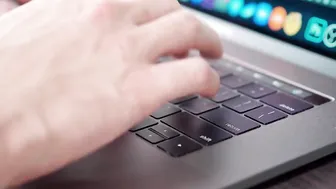 Eva Elfie Fucks a fan and streams it