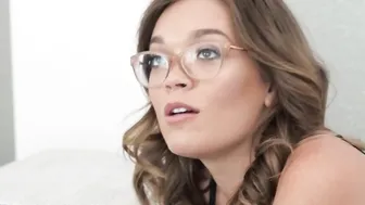 DOEGIRLS - American Eighteen Katie Kush Uses Her Favorite Vibrators