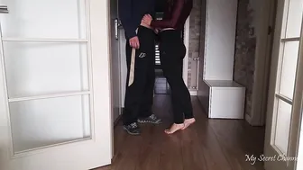 Turned On milf into Yoga Leggings has no Cash to Pay the Delivery Dude - Quickie