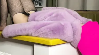 A Whore into a Fur Coat took it inside her Mouth on the Table. Condom Screwed.