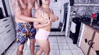 Loirinha Gostosa Dançando Regaton e Dando