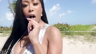 Moriah Mills Into Parade Her Incredible Sexy Assets