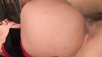 Hot Gigantic Tittied Beauty is a Squirting Machine