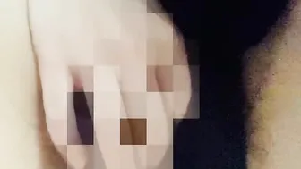 隙間 porn video – 【素人動画】パンツの隙間から手を差し入れてオナニー♡声を我慢しててもぐちゅぐちゅ聞こえちゃう