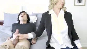 Lucky bully getting to booty banged a big titted mom
