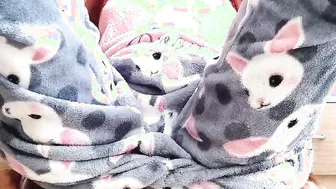 oriental slender 18 year old masturbate into pajamas | bald snatch cumming