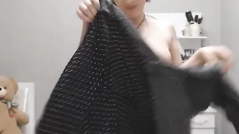 Huge butt russian cougar caresses her cunt