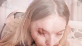 Skank into fishnet loves to suck and riding a gigantic cock. Karneli