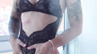 Gigantic Ass Dark Haired sexy Throws that Booty back for Cumshot