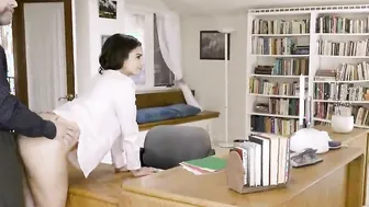 Office workers gets used for bosss satisfaction