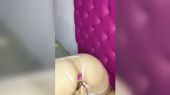 Masturbating and Bouncing my Booty