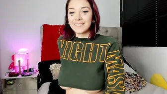 Otaku webcamer with huge boobies getting leaking while her vibrator