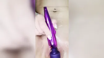 Russian Women Oils her Vagina and Catches her to Orgasm with her Sex Toy