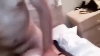Муж снимает как друг трахает его жену раком