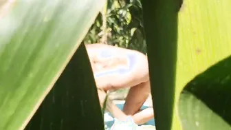 Satisfied with a corncob public while a tensioner watches