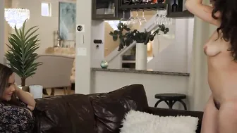 Slender mom kisses and facesits her bff