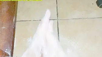 Bae Foot Full of Sweat and Talc